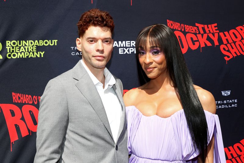 Photos: THE ROCKY HORROR SHOW Cast Struts the Red Carpet on Opening Night — photo 12 of 55
