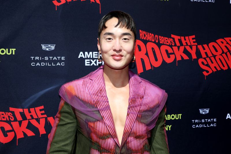 Photos: THE ROCKY HORROR SHOW Cast Struts the Red Carpet on Opening Night — photo 17 of 55