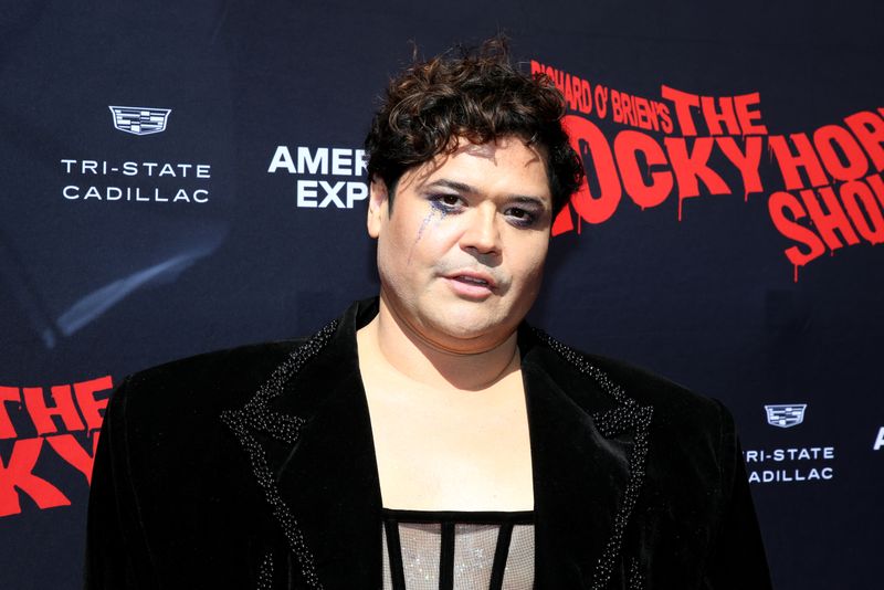 Photos: THE ROCKY HORROR SHOW Cast Struts the Red Carpet on Opening Night — photo 37 of 55
