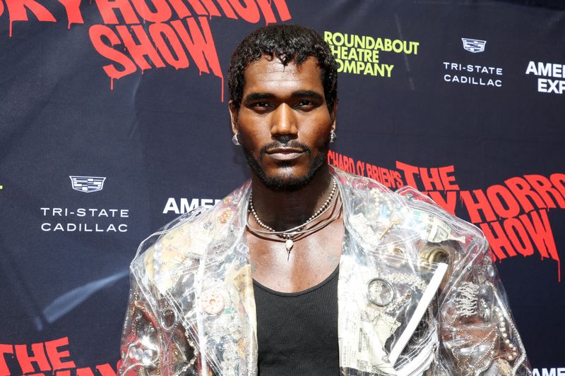 Photos: THE ROCKY HORROR SHOW Cast Struts the Red Carpet on Opening Night — photo 39 of 55