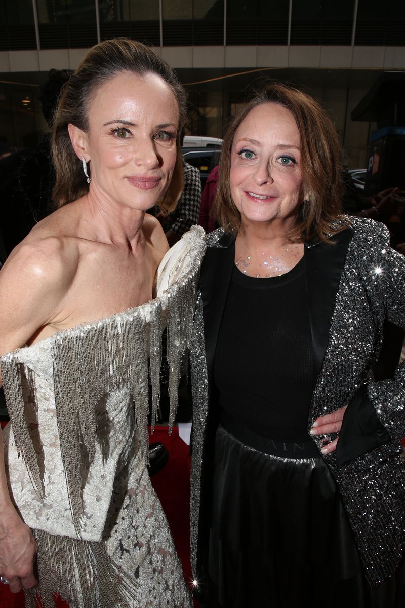 Photos: THE ROCKY HORROR SHOW Cast Struts the Red Carpet on Opening Night — photo 54 of 55