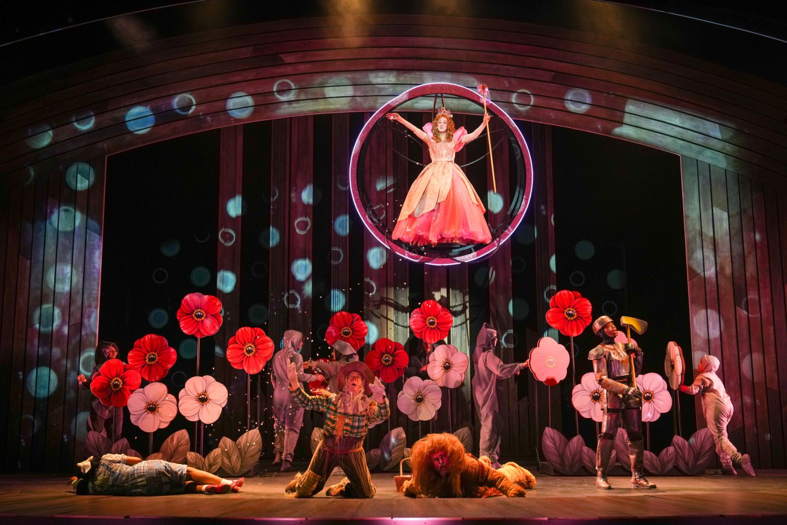Photos: First Look at THE WIZARD OF OZ at Children’s Theatre Company — photo 13 of 16