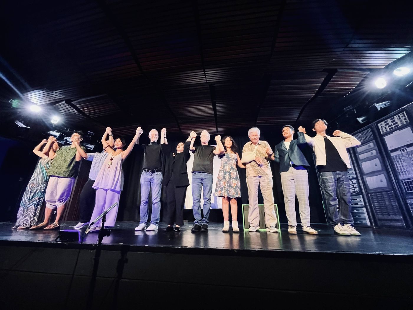 Review: Jakarta Player’s (DIS)CONNECTED: An Authentic View of Modern Human Life  Image