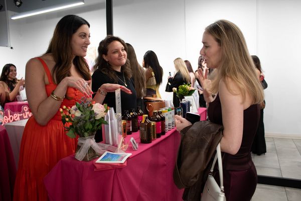 Photos: Girls Inc. of NYC Her Canvas Soirée Raises .9K at Mriya Gallery — photo 4 of 30