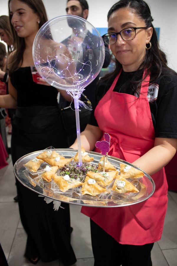 Photos: Girls Inc. of NYC Her Canvas Soirée Raises .9K at Mriya Gallery — photo 8 of 30