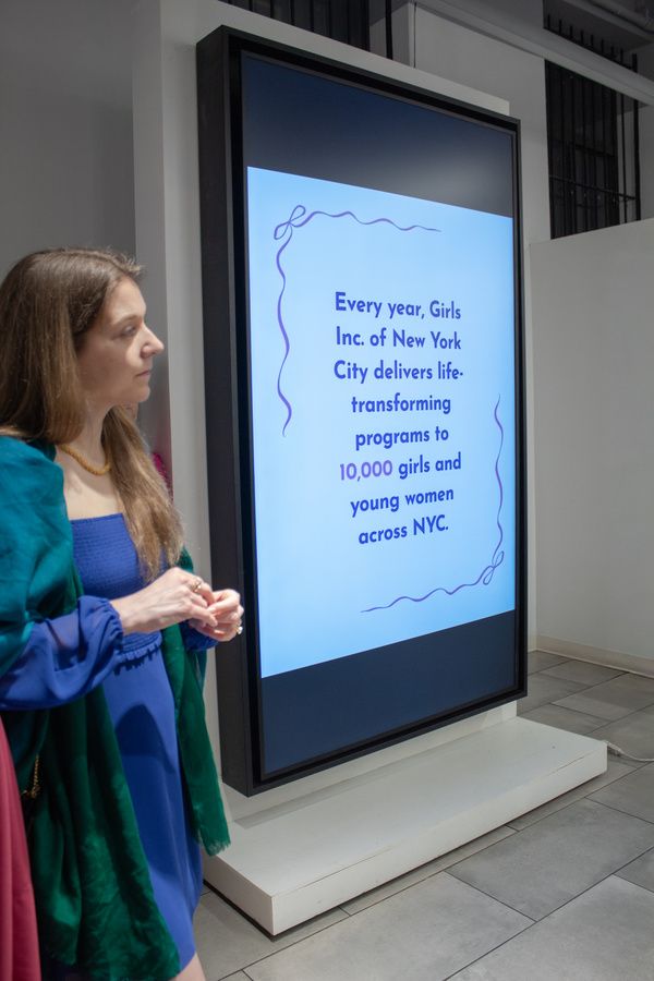 Photos: Girls Inc. of NYC Her Canvas Soirée Raises .9K at Mriya Gallery — photo 24 of 30