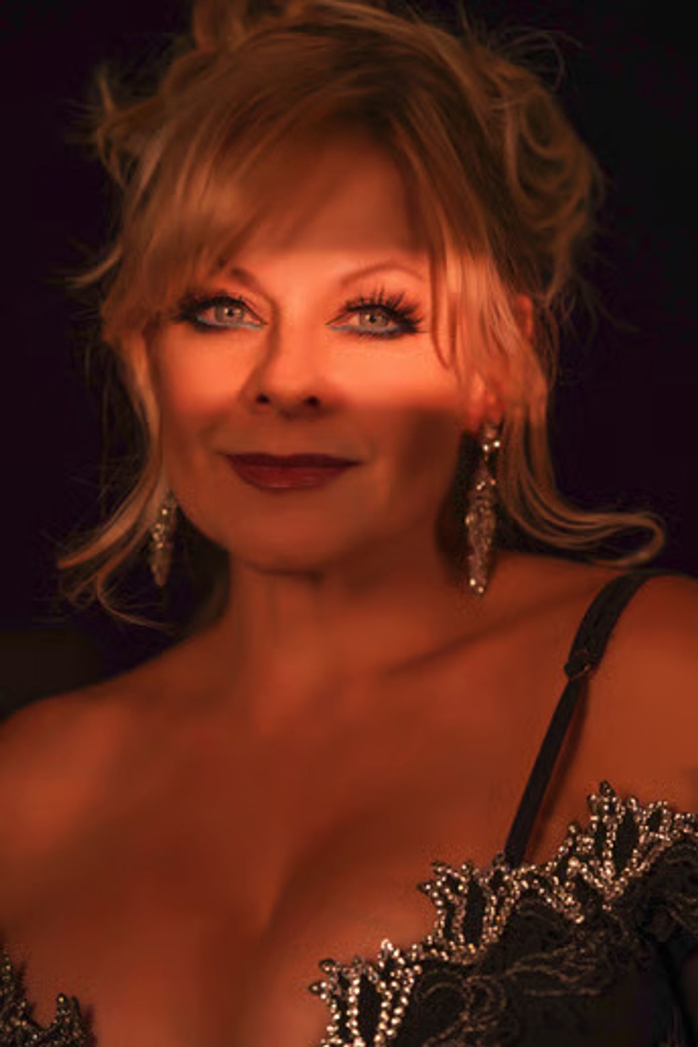 Feature: DOLLY: THE LIVING LEGEND Brings Heart, Humor, and Rhinestones to Notoriety  Image