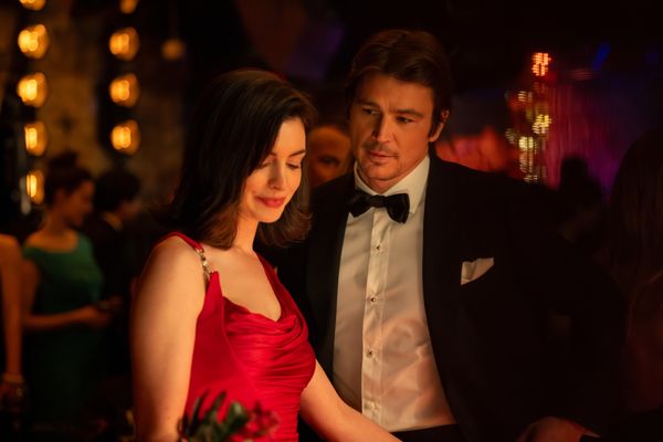 Anne Hathaway and Josh Hartnett  Photo