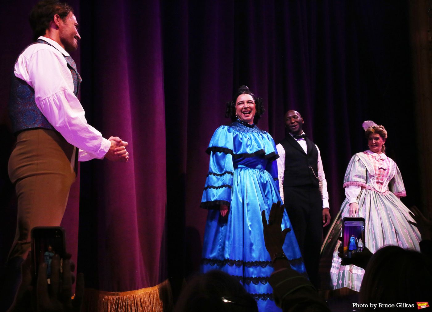 Photos: Maya Rudolph Takes First Bows in OH, MARY!  Image