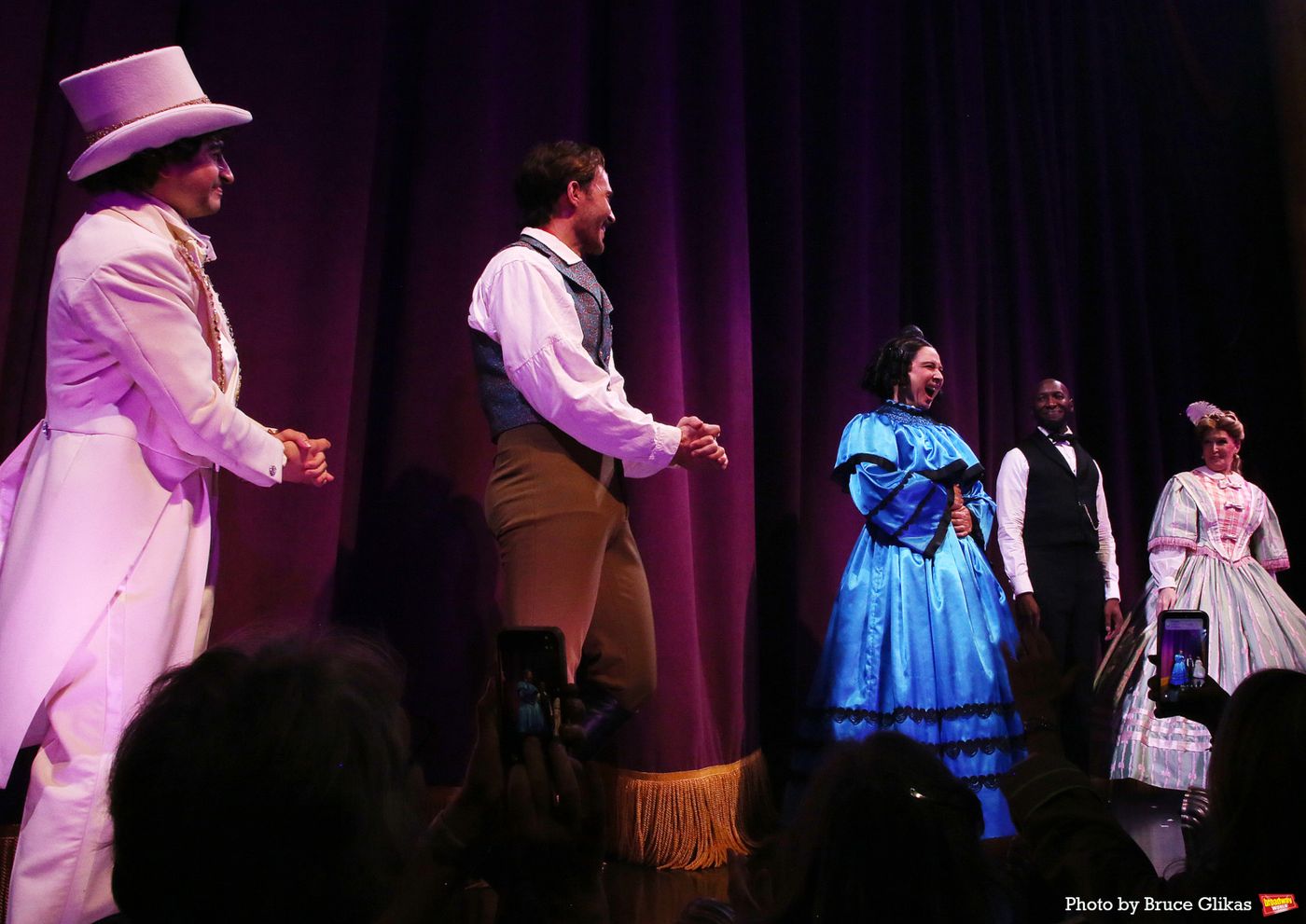 Photos: Maya Rudolph Takes First Bows in OH, MARY!  Image