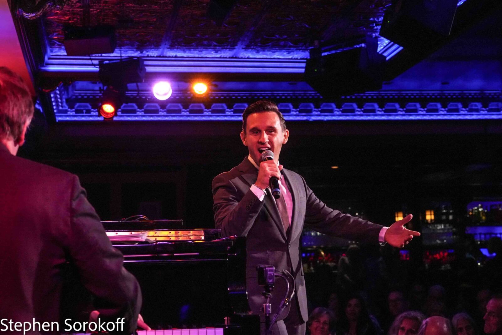 Review: Nicolas King Champions Mike Renzi in a Knockout Debut at 54 Below Image