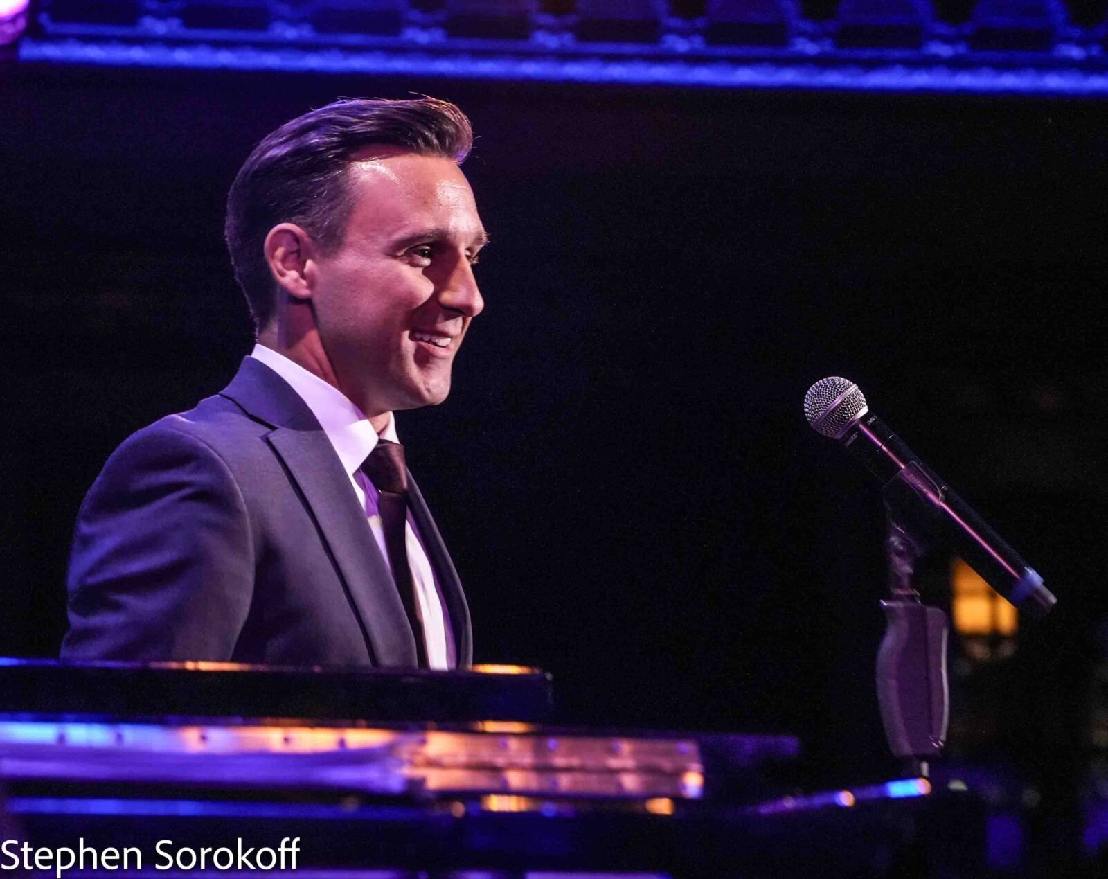 Review: Nicolas King Champions Mike Renzi in a Knockout Debut at 54 Below Image