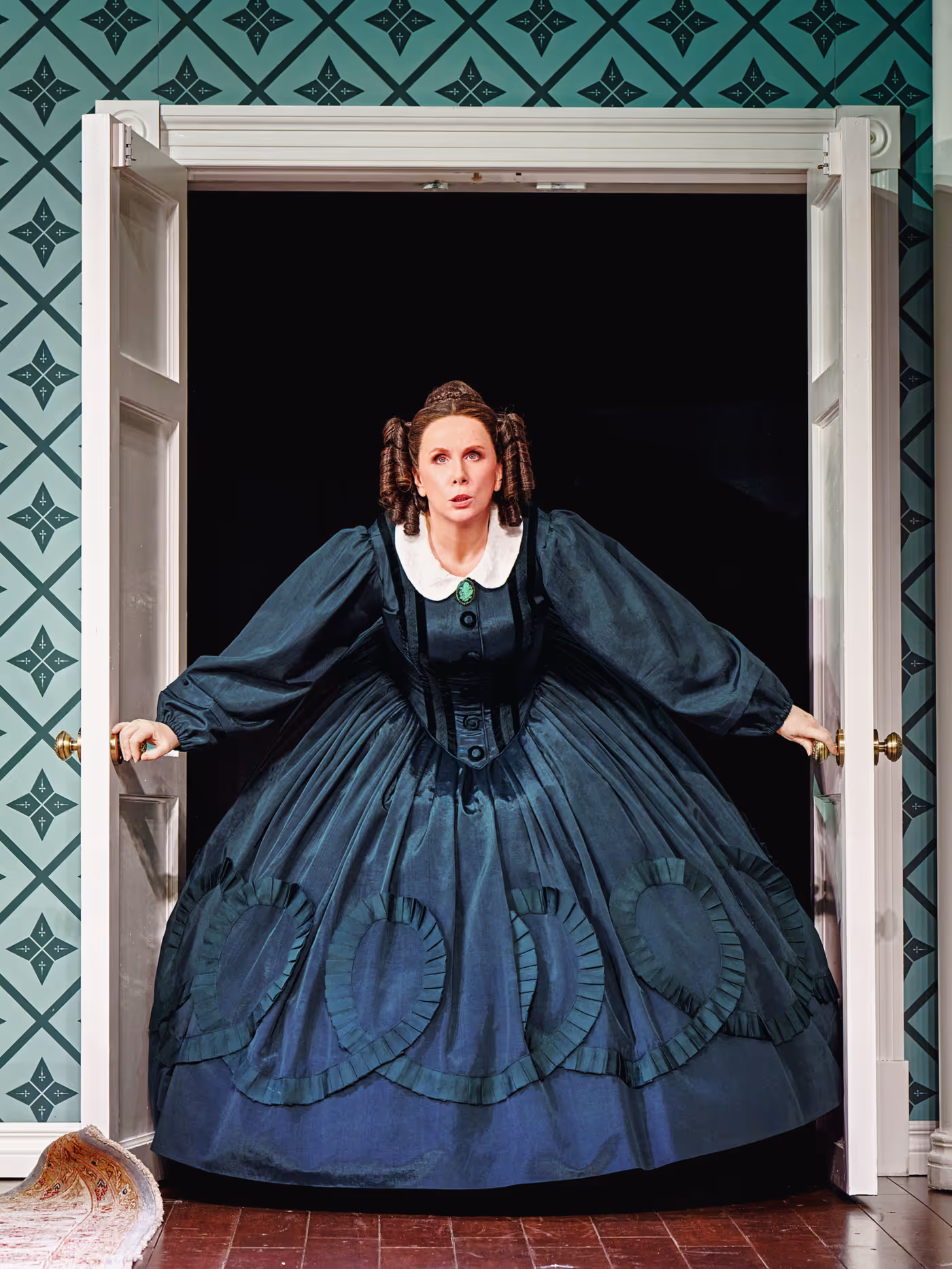 Photos: Catherine Tate Stars as Mary Todd Lincoln in OH, MARY! in London Image
