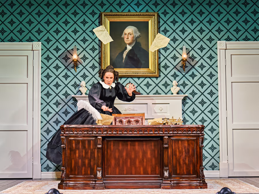 Photos: Catherine Tate Stars as Mary Todd Lincoln in OH, MARY! in London  Image