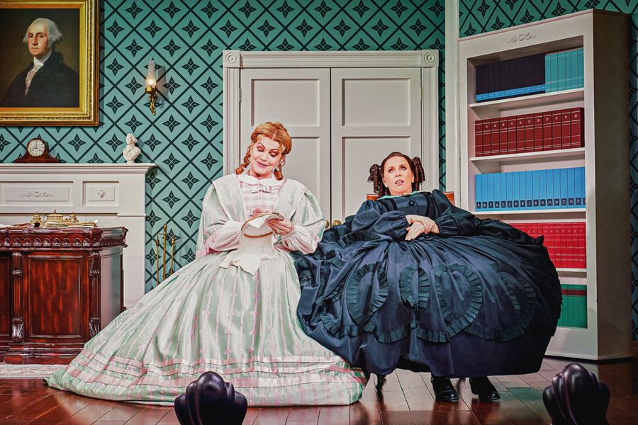 Photos: Catherine Tate Stars as Mary Todd Lincoln in OH, MARY! in London  Image