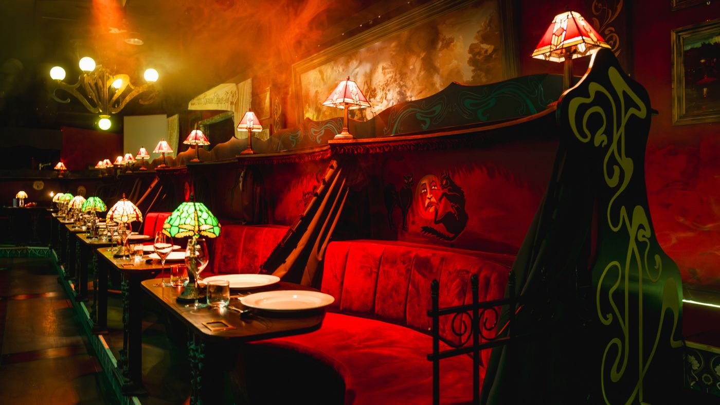 Review: CHAT NOIR, The Lost Estate Image