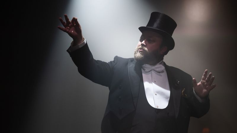 Review: CHAT NOIR, The Lost Estate Image