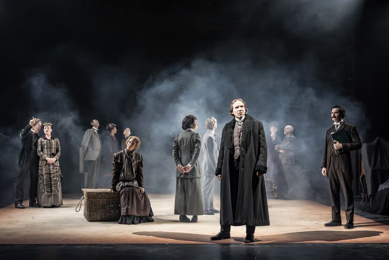 Review: GRACE PERVADES, Starring Ralph Fiennes & Miranda Raison Image