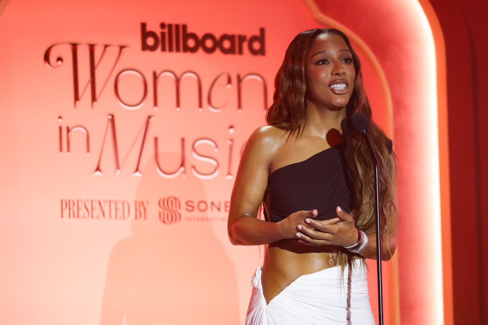 Photos: KPOP DEMON HUNTERS Stars, Laufey & More at Billboard Women In Music 2026 — photo 22 of 37