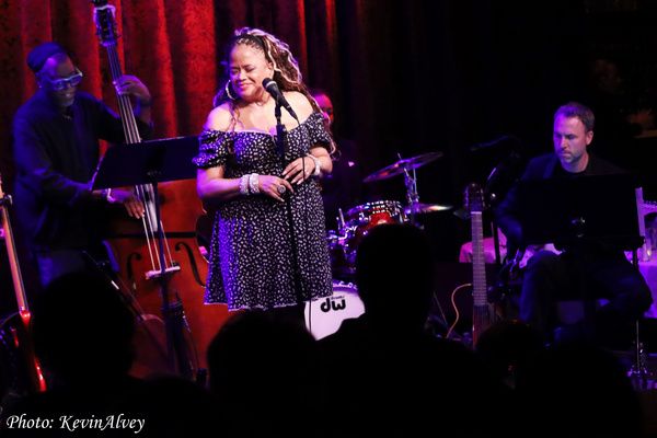 Photos: Natalie Douglas Celebrates Linda Ronstadt At Birdland — photo 10 of 15