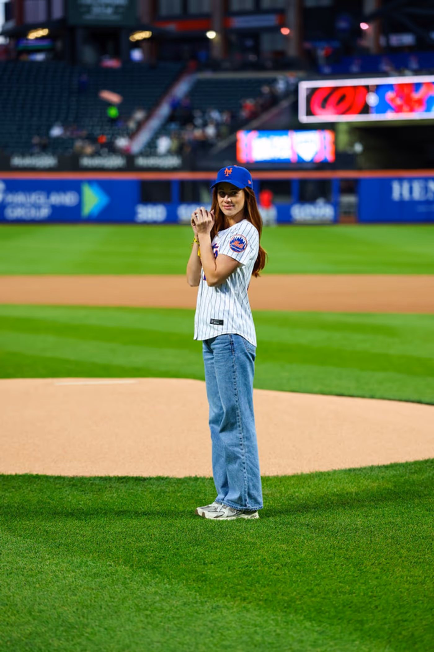 Photos: Whitney Leavitt Throws First Pitch at Citi Field to Mark Record-Breaking CHICAGO Run  Image