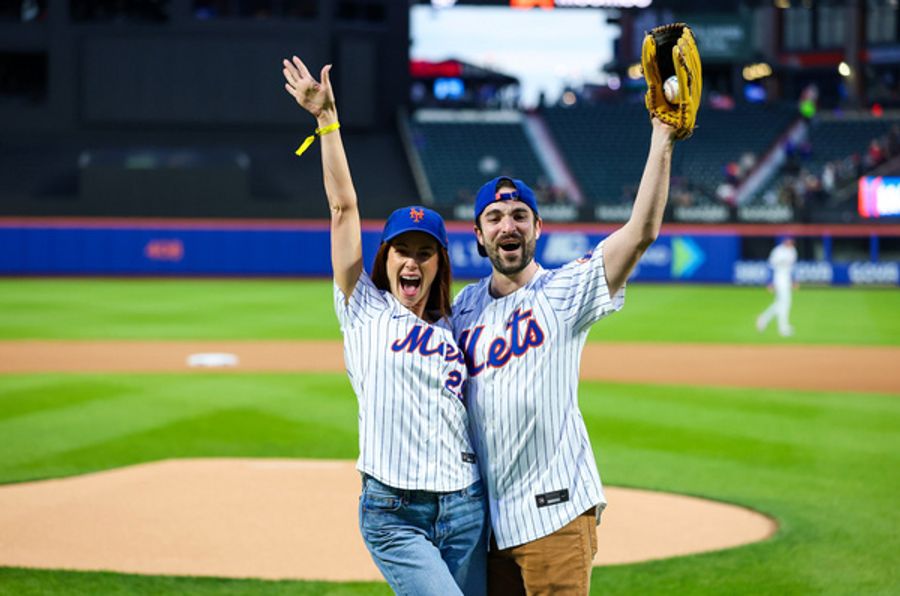 Photos: Whitney Leavitt Throws First Pitch at Citi Field to Mark Record-Breaking CHICAGO Run Image