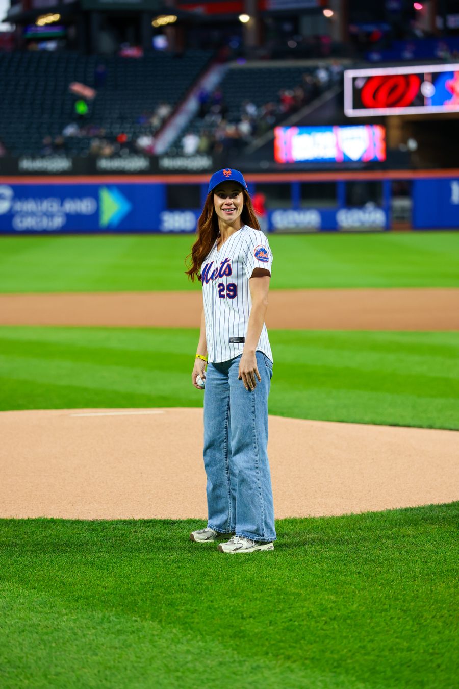 Photos: Whitney Leavitt Throws First Pitch at Citi Field to Mark Record-Breaking CHICAGO Run Image