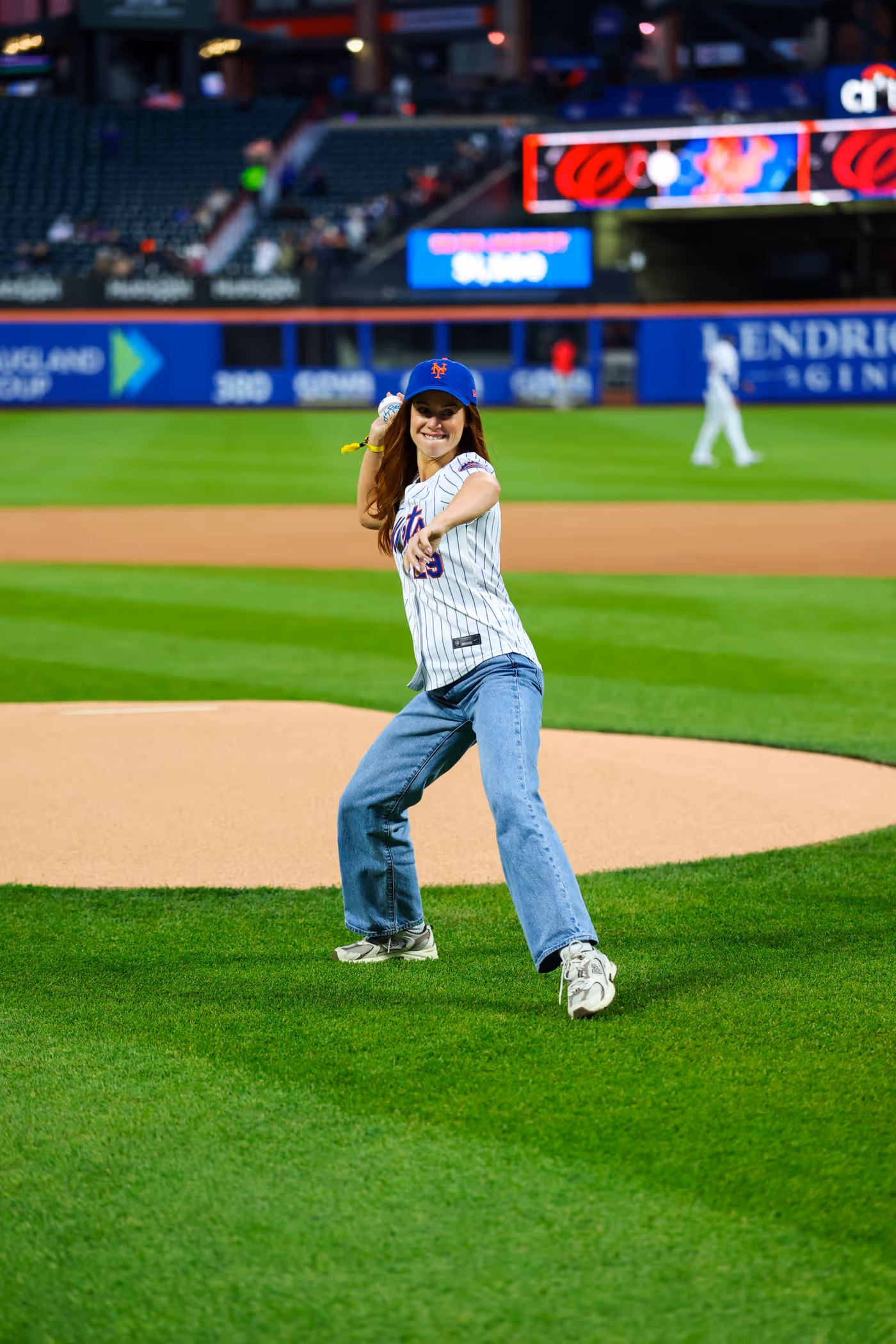 Photos: Whitney Leavitt Throws First Pitch at Citi Field to Mark Record-Breaking CHICAGO Run  Image