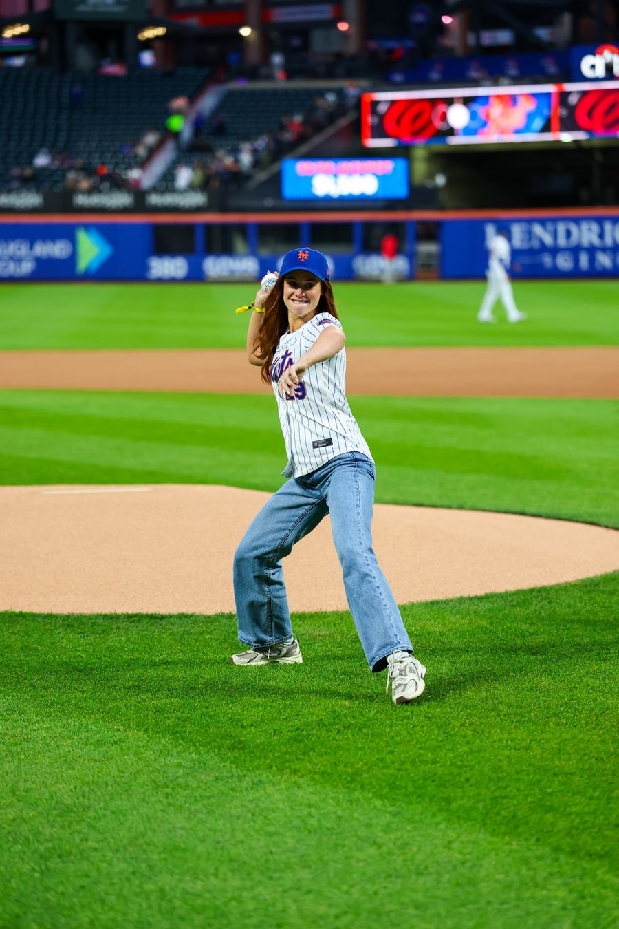 Photos: Whitney Leavitt Throws First Pitch at Citi Field to Mark Record-Breaking CHICAGO Run Image