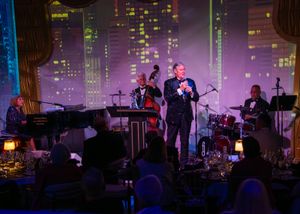 Rob Russell performing Photo