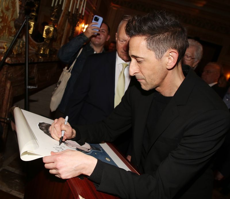 Photos: THE FEAR OF 13's Adrien Brody Receives Sardi's Portrait — photo 21 of 40
