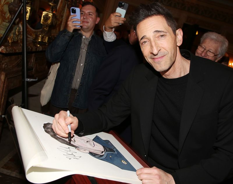 Photos: THE FEAR OF 13's Adrien Brody Receives Sardi's Portrait — photo 22 of 40