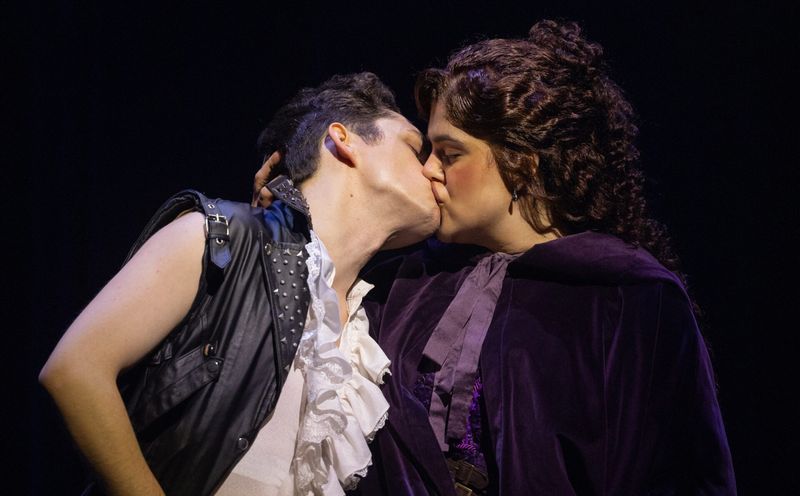 Review: DRACULA: A COMEDY OF TERRORS at Arizona Theatre Company Image