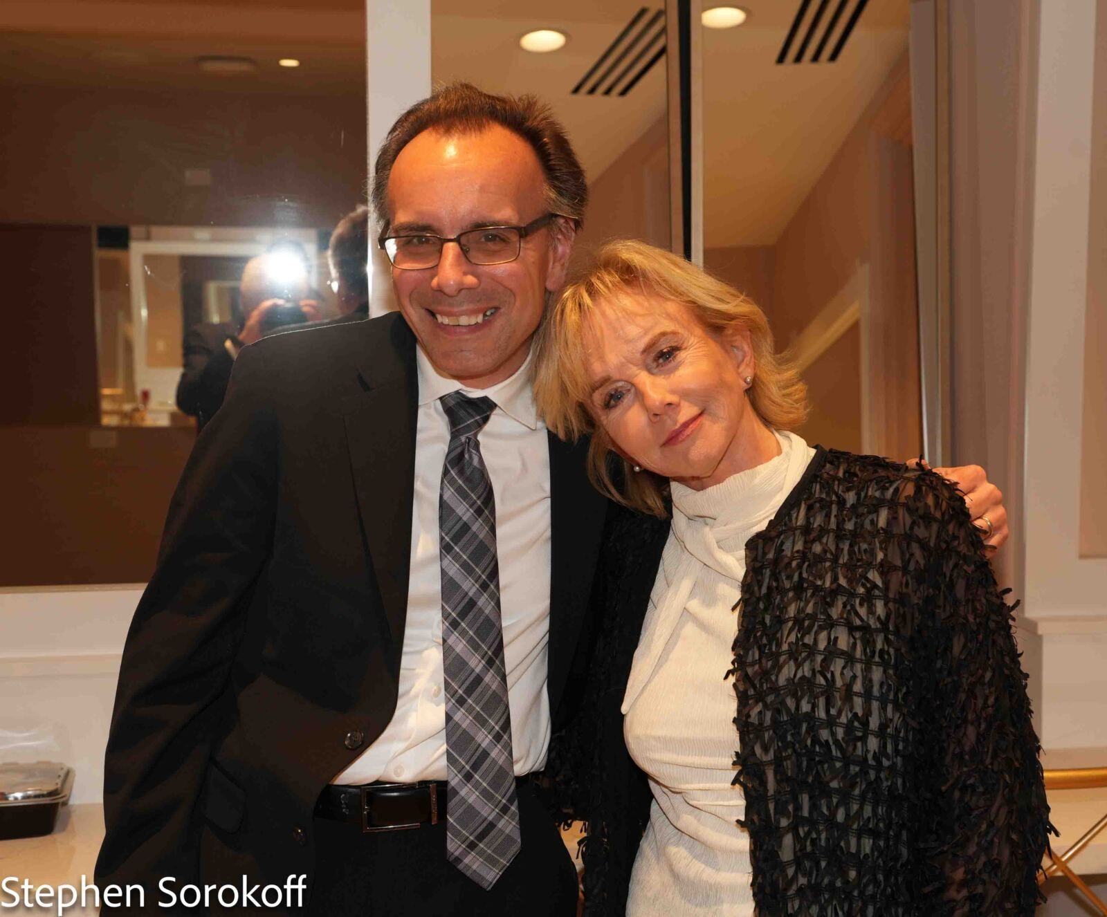 Review: Glazer Hall Welcomes Linda Purl Image