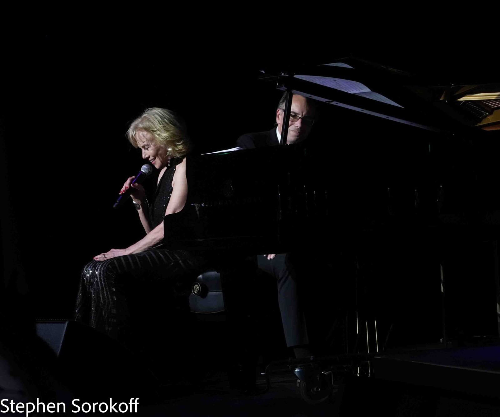 Review: Glazer Hall Welcomes Linda Purl Image