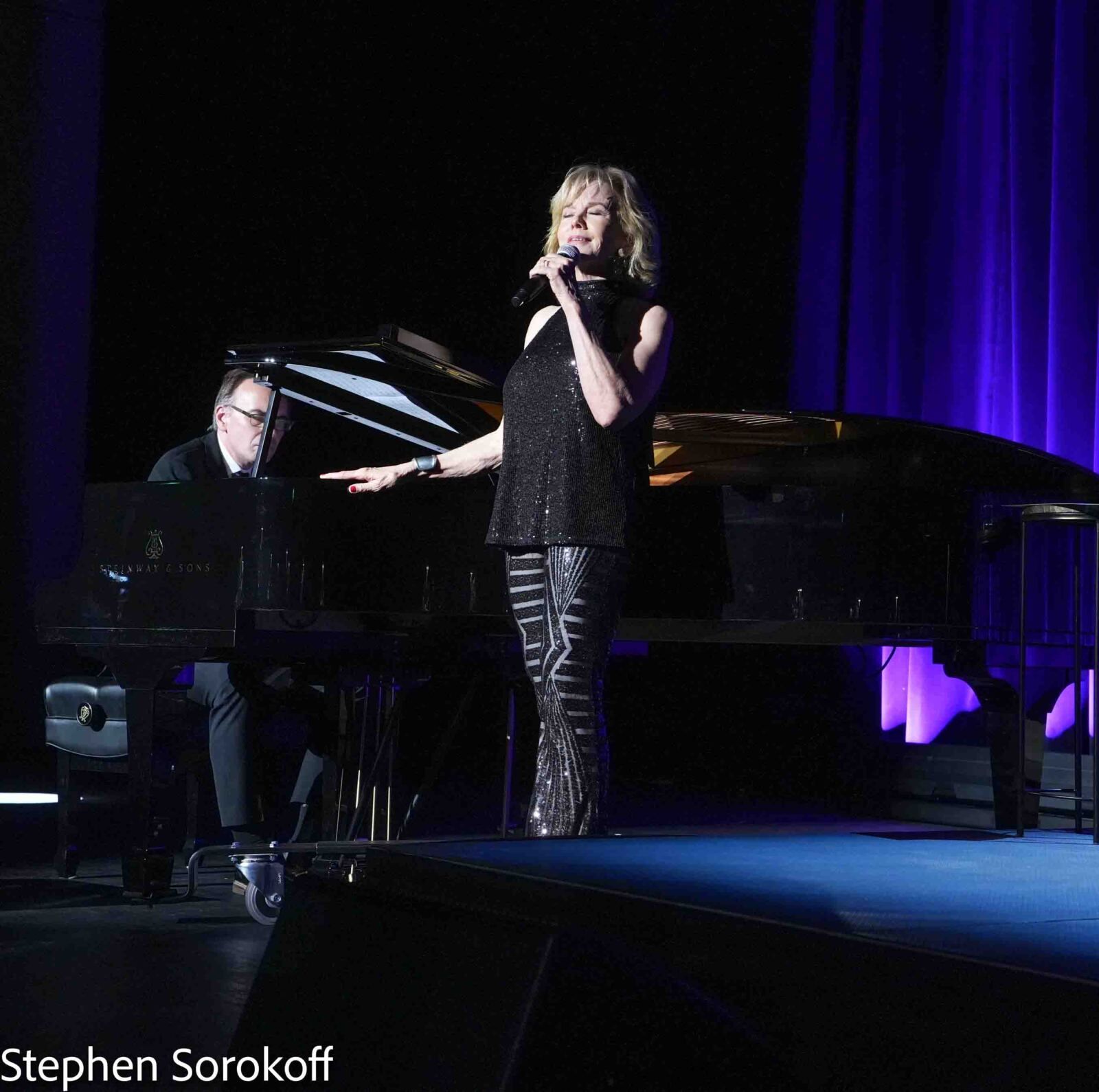 Review: Glazer Hall Welcomes Linda Purl Image