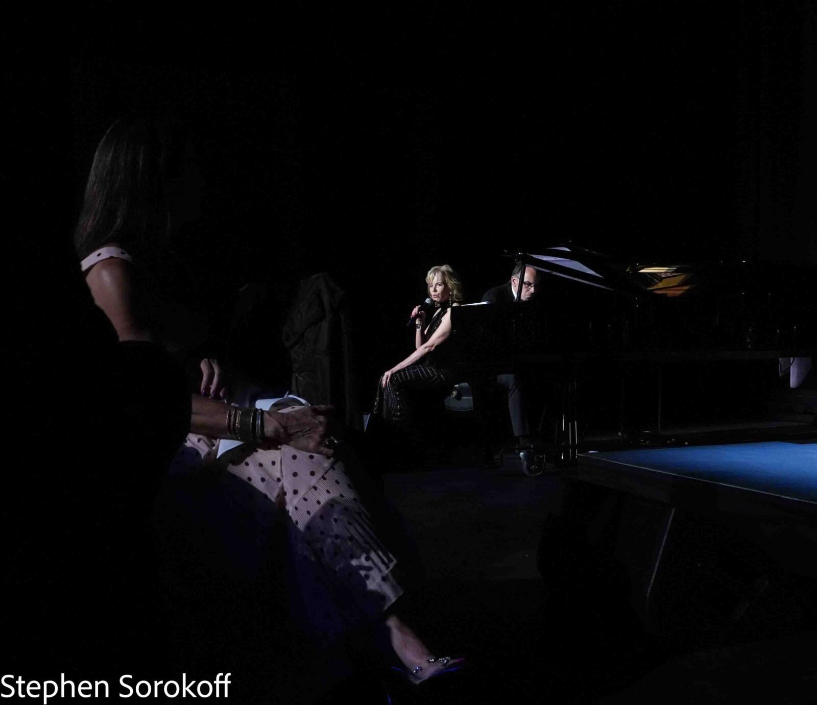 Review: Glazer Hall Welcomes Linda Purl Image