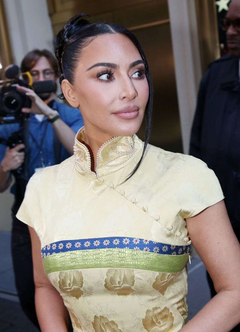 Photos: Kim Kardashian Visits THE FEAR OF 13 on Broadway — photo 7 of 10