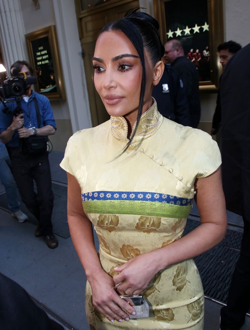 Photos: Kim Kardashian Visits THE FEAR OF 13 on Broadway — photo 8 of 10