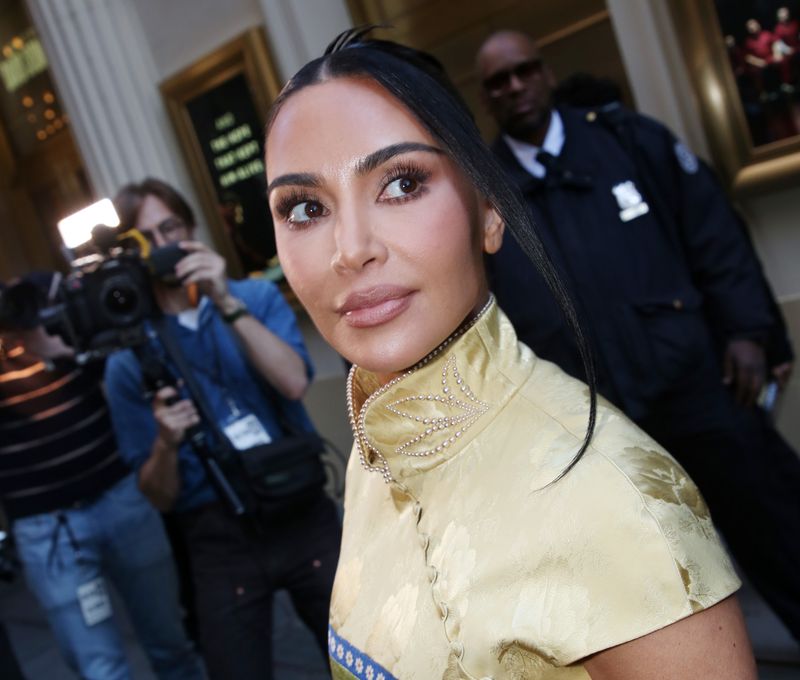 Photos: Kim Kardashian Visits THE FEAR OF 13 on Broadway — photo 2 of 10