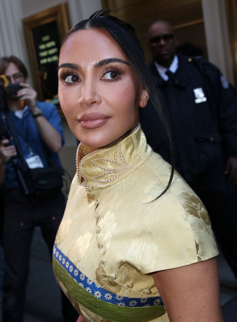 Photos: Kim Kardashian Visits THE FEAR OF 13 on Broadway — photo 6 of 10