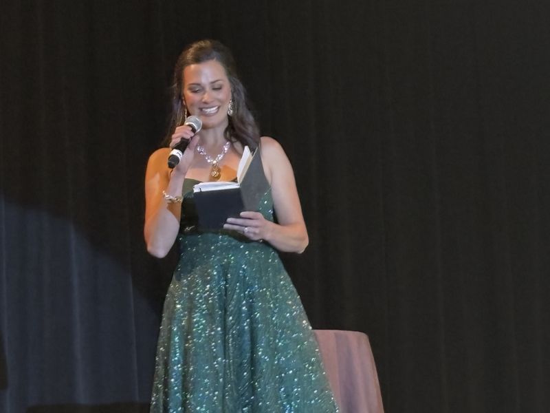 Feature: CALIFORNIA CABARET performs at Sun City Image