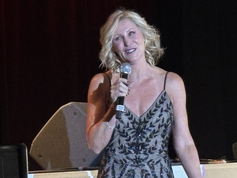 Feature: CALIFORNIA CABARET performs at Sun City Image