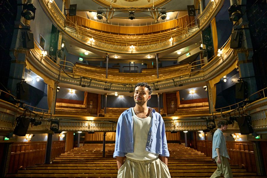 Photos: Sadie Sink, Noah Jupe, and More Behind the Scenes of ROMEO & JULIET  Image