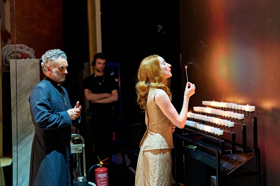 Photos: Sadie Sink, Noah Jupe, and More Behind the Scenes of ROMEO & JULIET  Image