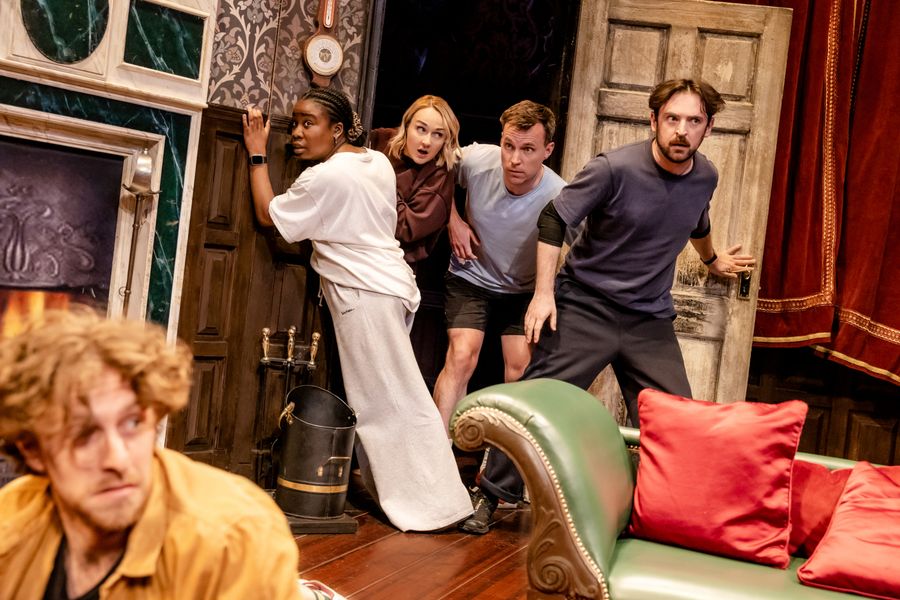 Photos: THE PLAY THAT GOES WRONG 13th London Cast in Rehearsal Image
