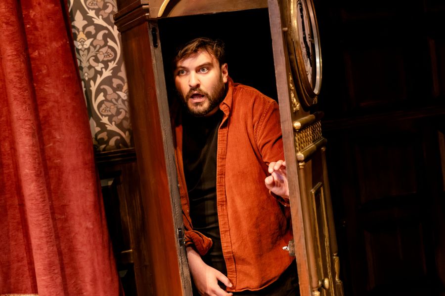 Photos: THE PLAY THAT GOES WRONG 13th London Cast in Rehearsal Image