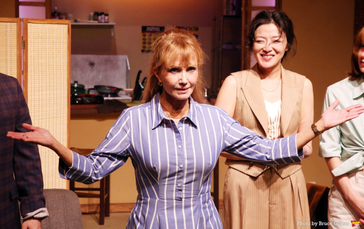 Photos: Rebecca De Mornay and the Cast of THE PUSHOVER Take Final Bows  Image