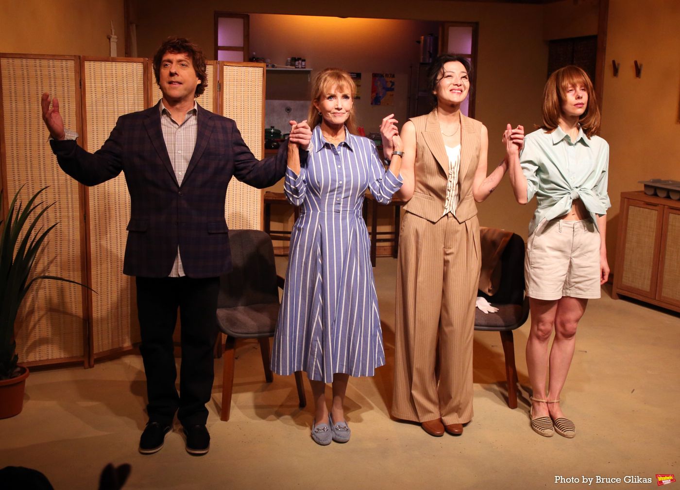 Photos: Rebecca De Mornay and the Cast of THE PUSHOVER Take Final Bows  Image