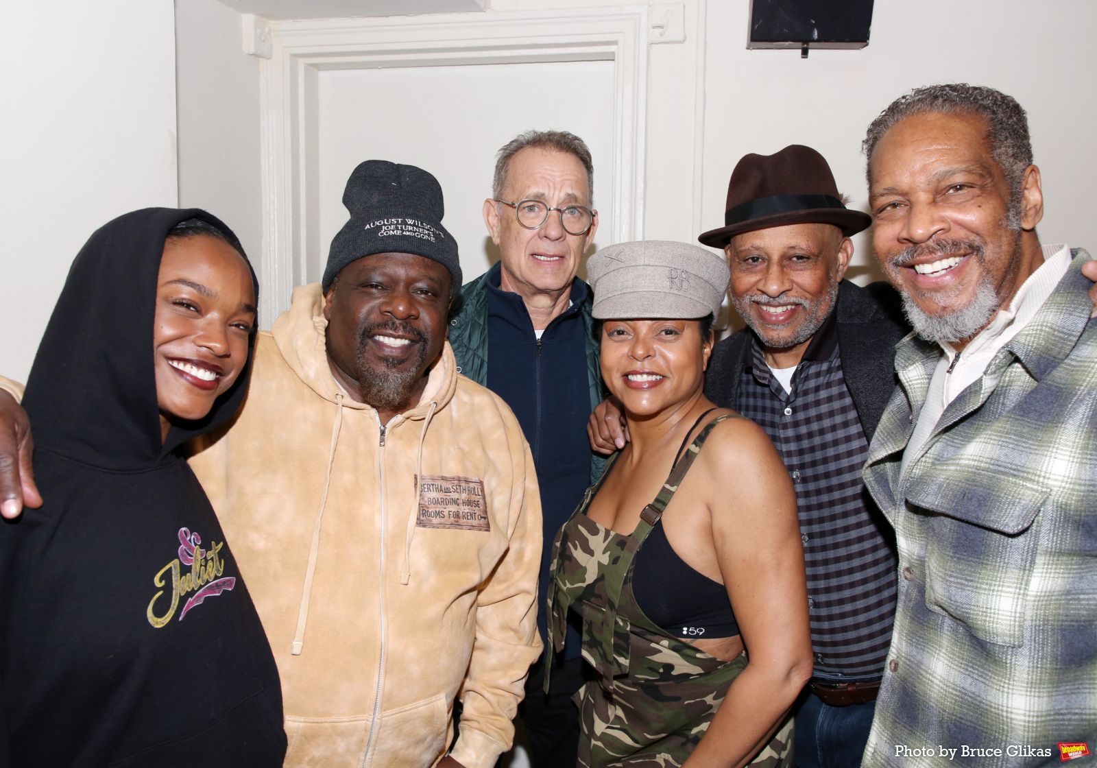 Photos: Tom Hanks Visits JOE TURNER'S COME AND GONE and THE BALUSTERS — photo 3 of 10